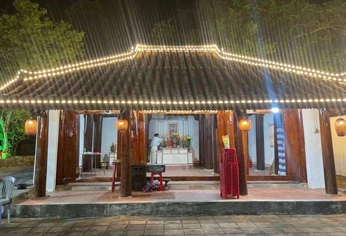 Quang cảnh yên tĩnh của Đình làng&nbsp;Hội An trước khi tế lễ. Ảnh: Tấn Thành.