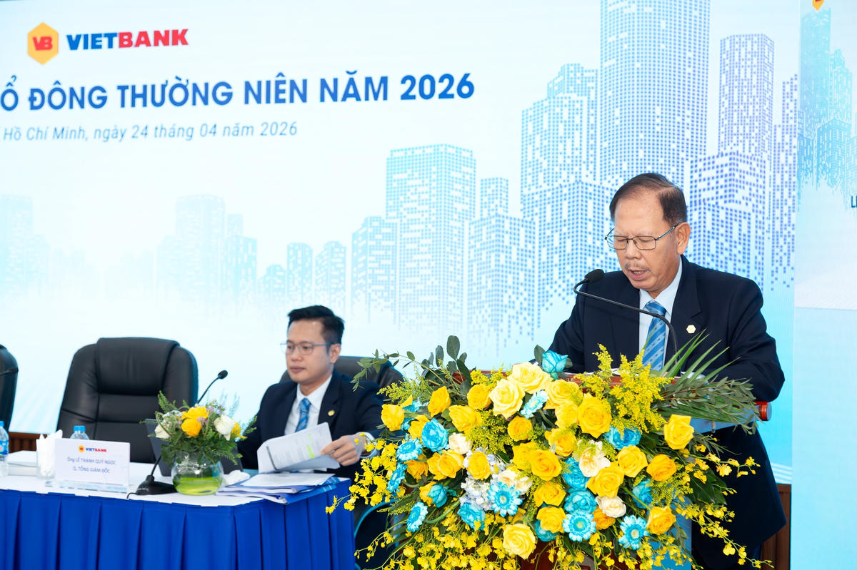 Ông Nguyễn Hữu Trung – Phó Chủ tịch HĐQT báo cáo tiến độ thực hiện tăng vốn điều lệ và việc niêm yết trên thị trường chứng khoán đối với cổ phiếu Vietbank.