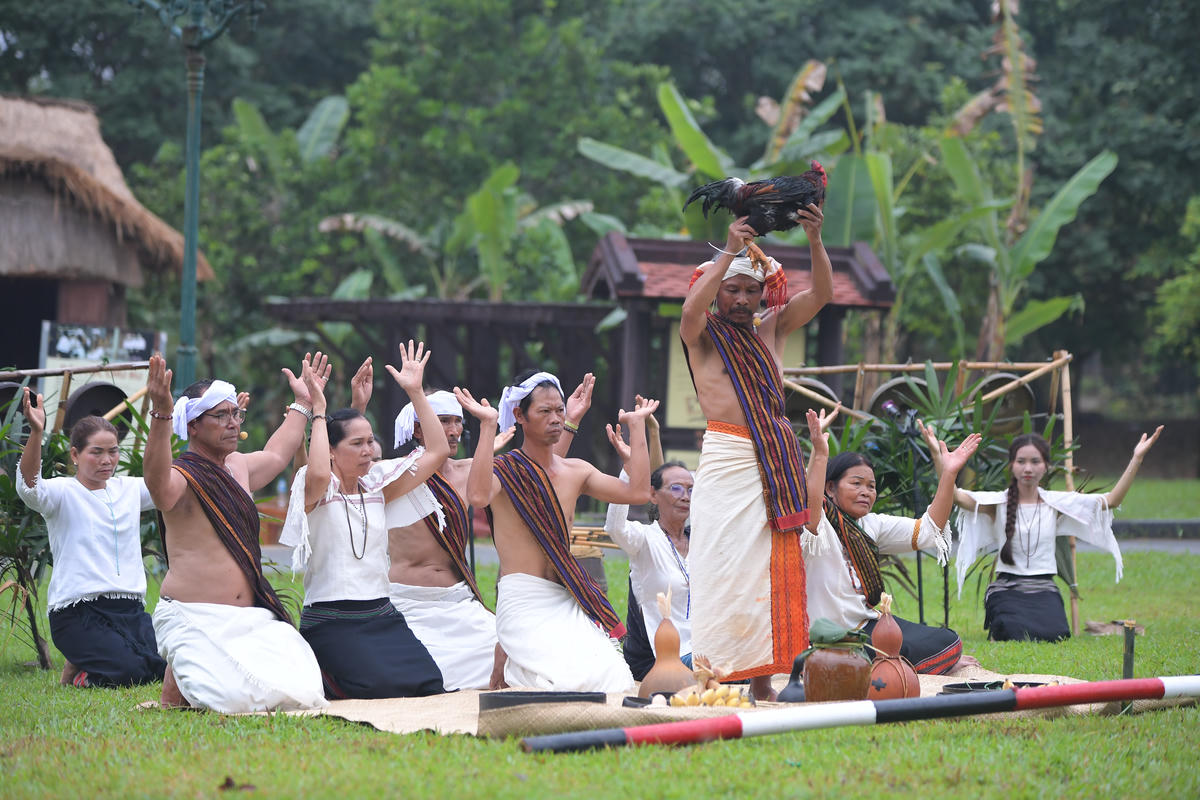 Tái hiện lễ mừng lúa mới của đồng bào Churu.