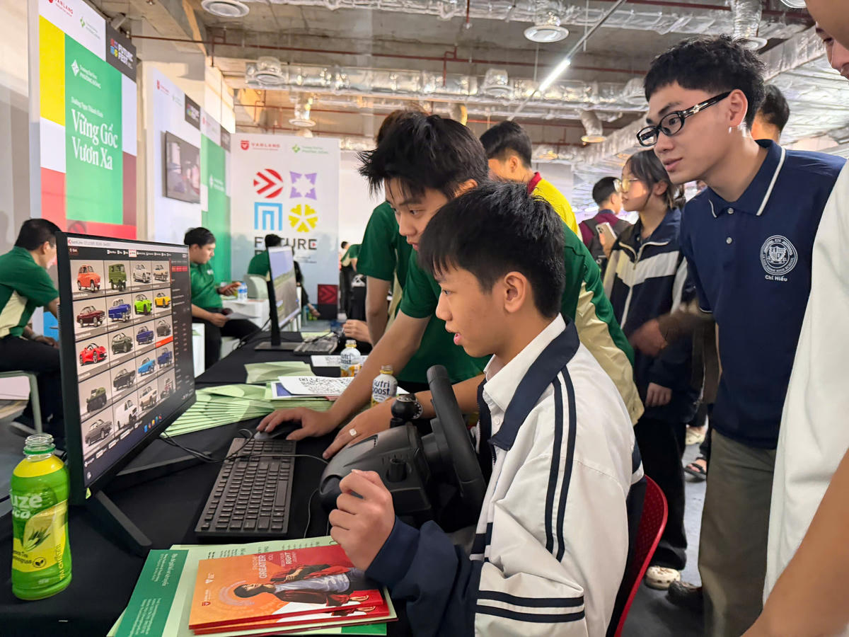 Học sinh tìm hiểu về ngành học và cơ hội việc làm tại&nbsp;Future Fest tổ chức tại Hà Nội sáng 24/4.