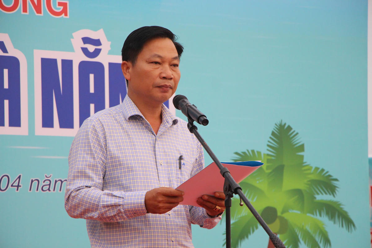 Hơn 600 tình nguyện viên dọn vệ sinh, làm đẹp vịnh Đà Nẵng