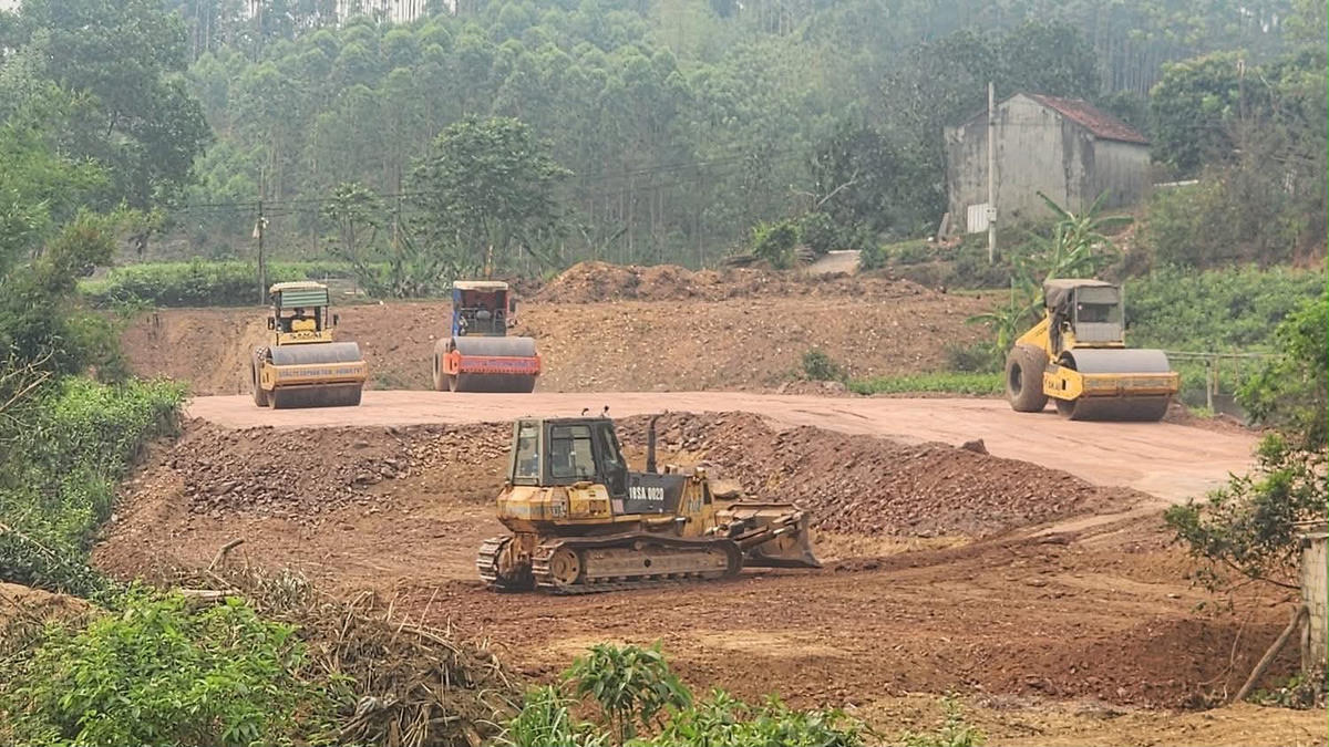 Vận động thấu tình đạt lý là "chìa khóa" tháo gỡ những vướng mắc cuối cùng để thi công dự án.