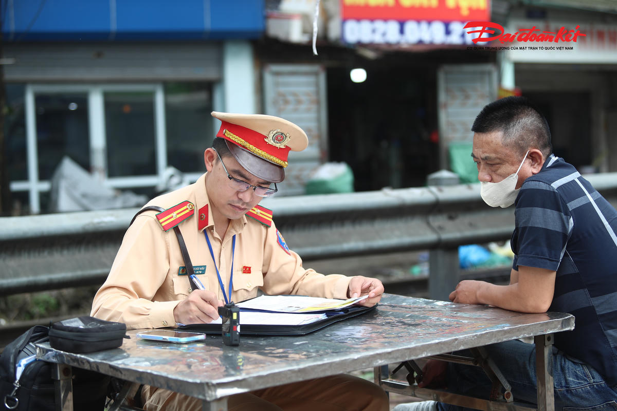CSGT Hà Nội tăng cường kiểm tra, xử lý xe khách trước cao điểm nghỉ lễ