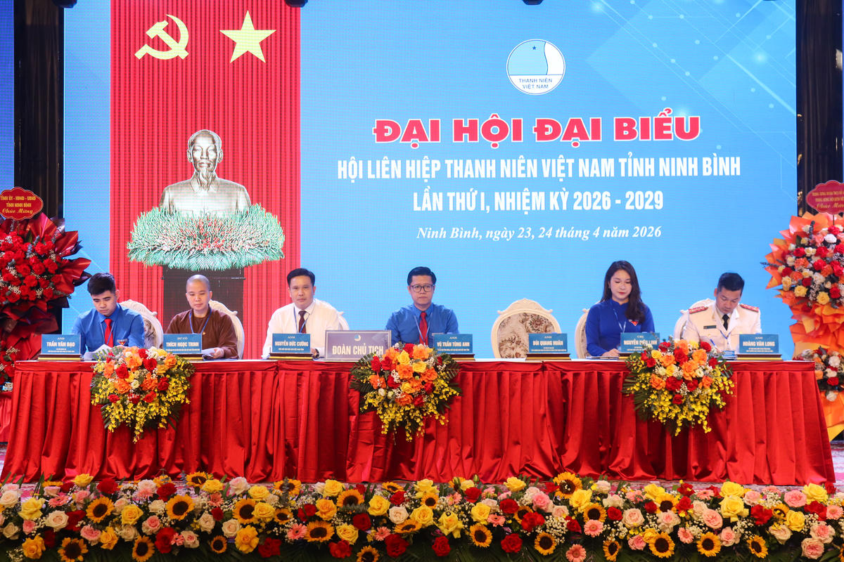 Đoàn Chủ tịch điều hành đại hội. Ảnh: Đình Minh