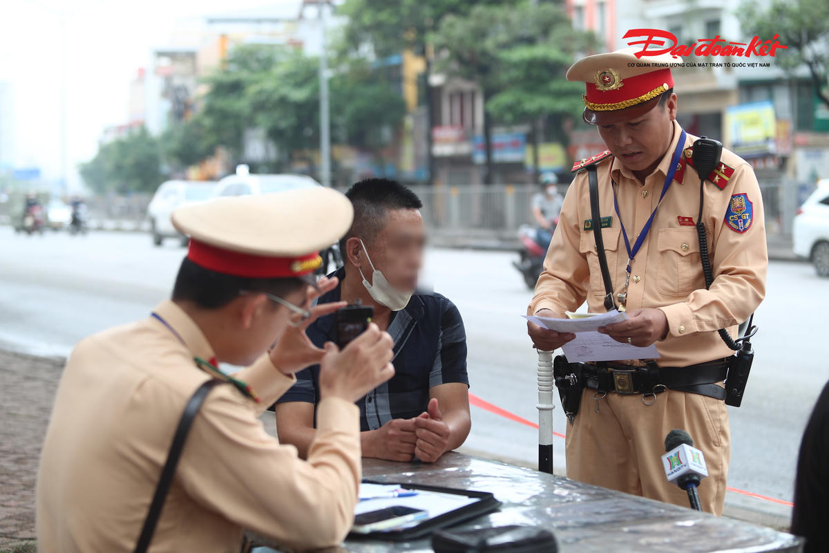 CSGT Hà Nội tăng cường kiểm tra, xử lý xe khách trước cao điểm nghỉ lễ