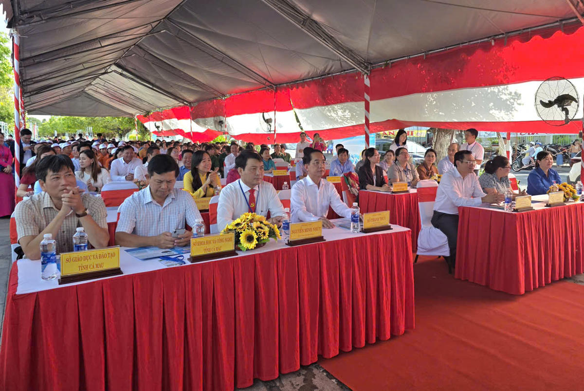 Đại biểu dự Lễ khai mạc Ngày hội. Ảnh: Nguyên Du