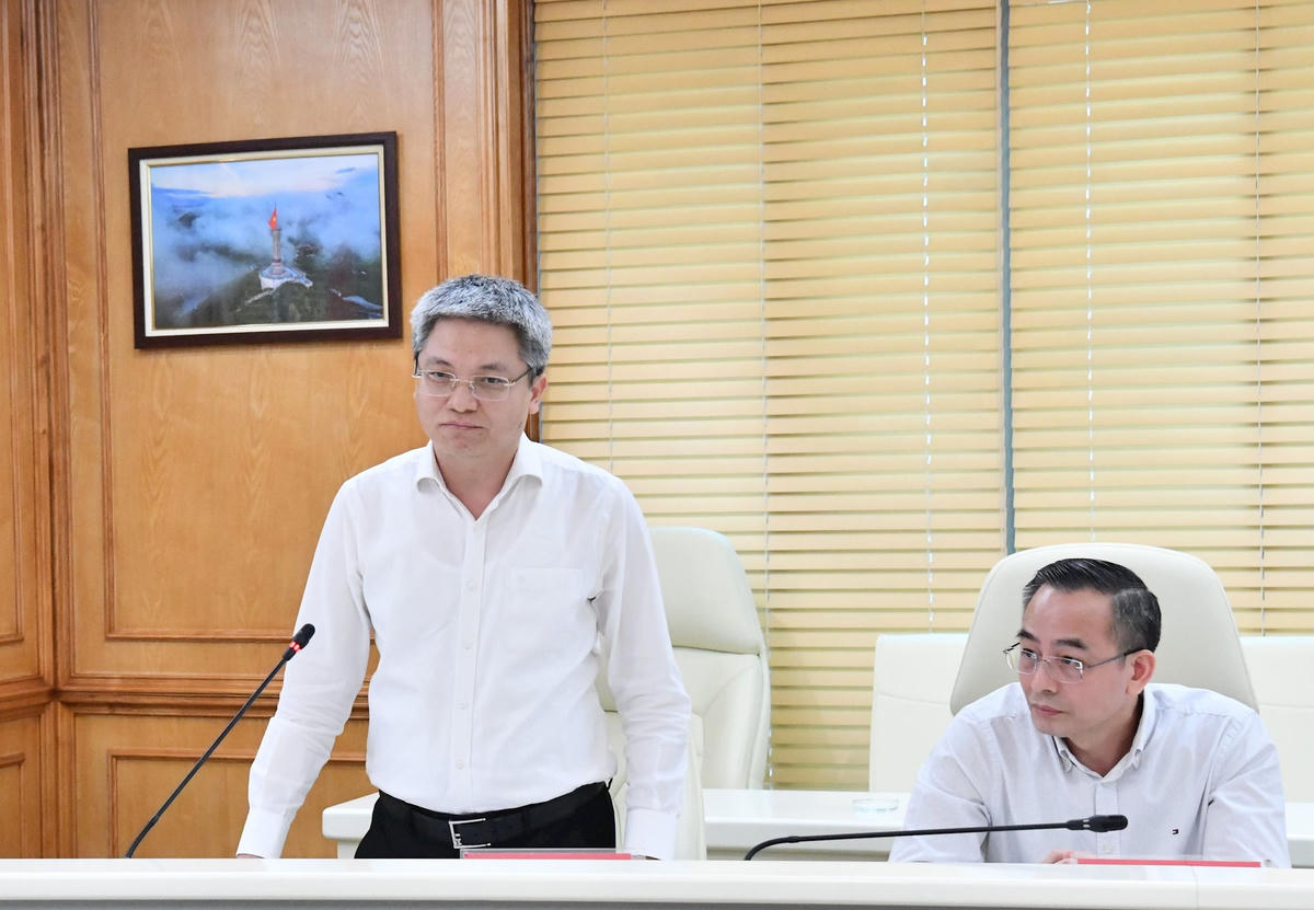 Lãnh đạo Vụ Tổng hợp phát biểu tại cuộc họp