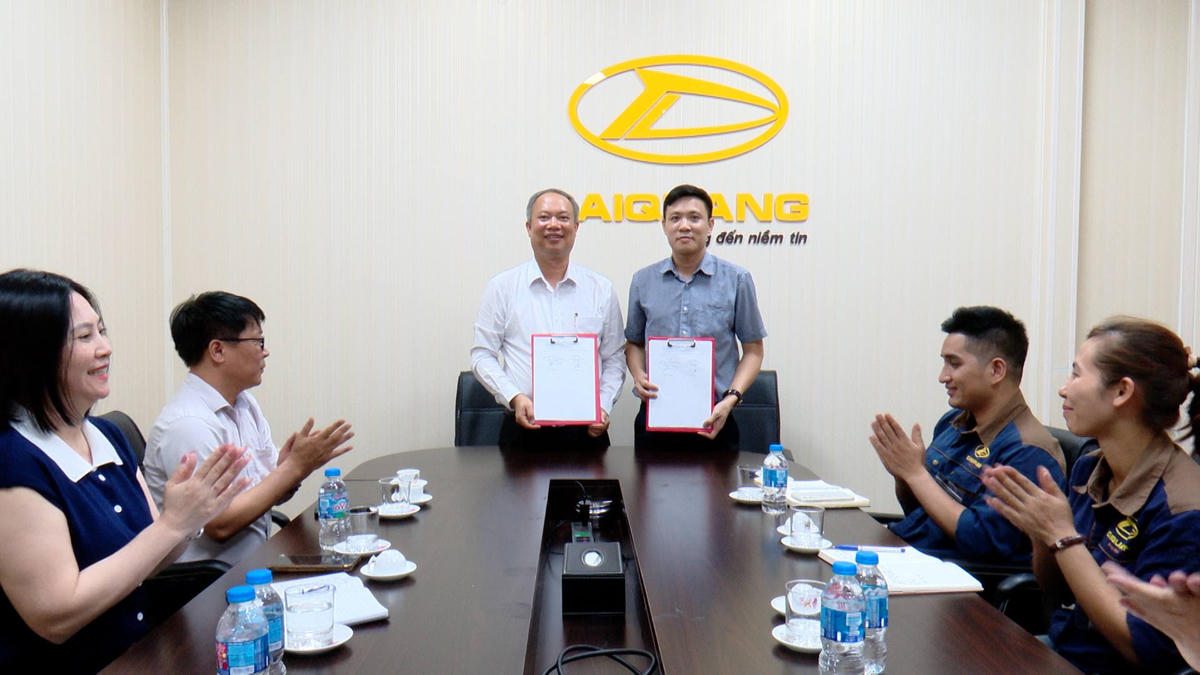 Kí kết hợp tác với Công ty TNHH Kỹ nghệ Đại Quang. Ảnh: Thu Hường