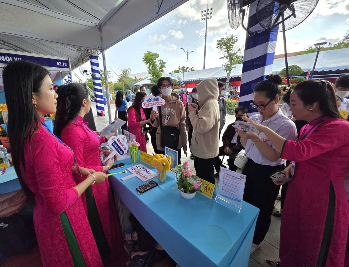 Trung tâm Dịch vụ việc làm tỉnh Cà Mau đã tư vấn cho hơn ngàn lượt người thể hiện sự chủ động và hiệu quả trong công tác kết nối việc làm. Ảnh: Nguyên Du