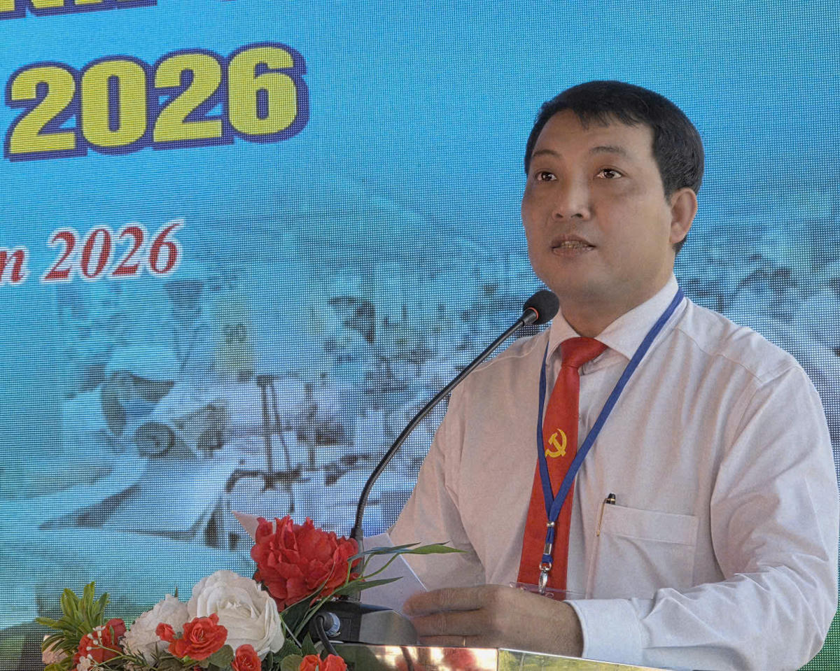 Giám đốc Sở Nội vụ tỉnh Cà Mau Nguyễn Minh Nhứt phát biểu khai mạc Ngày hội việc làm tỉnh Cà Mau lần thứ I, năm 2026. Ảnh: Nguyên Du