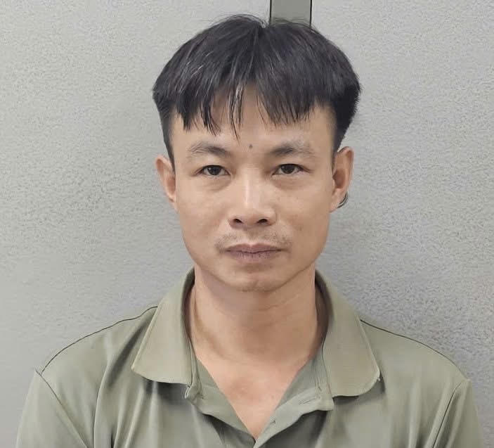 Đối tượng say rượu, phóng hoả Nguyễn Bá Khoa tại cơ quan công an.