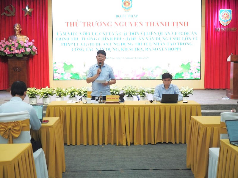 Thứ trưởng Bộ Tư pháp Nguyễn Thanh Tịnh tại buổi làm việc.