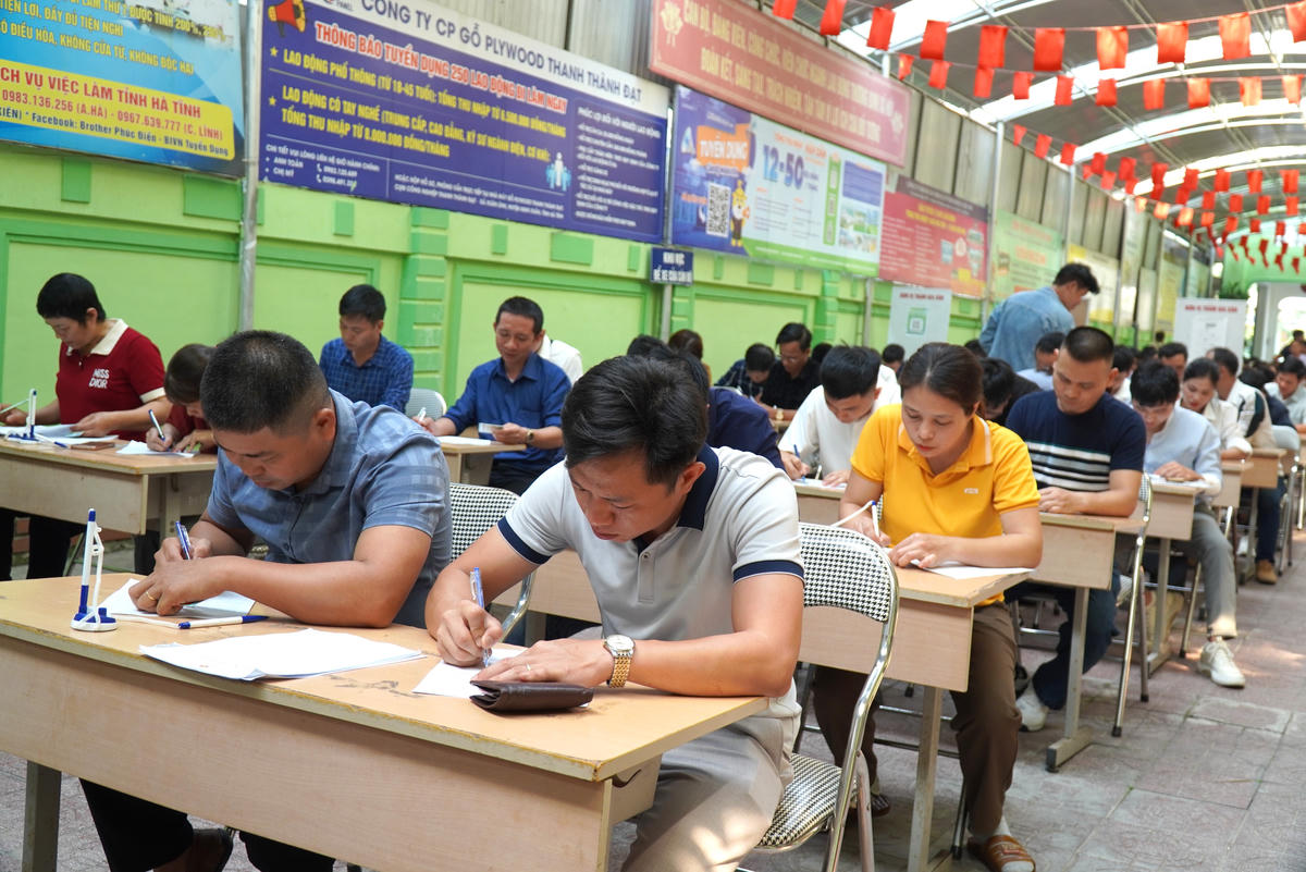 Nhu cầu tuyển dụng lao động ở Hà Tĩnh tăng đột biến. Ảnh: Hạnh Nguyên.