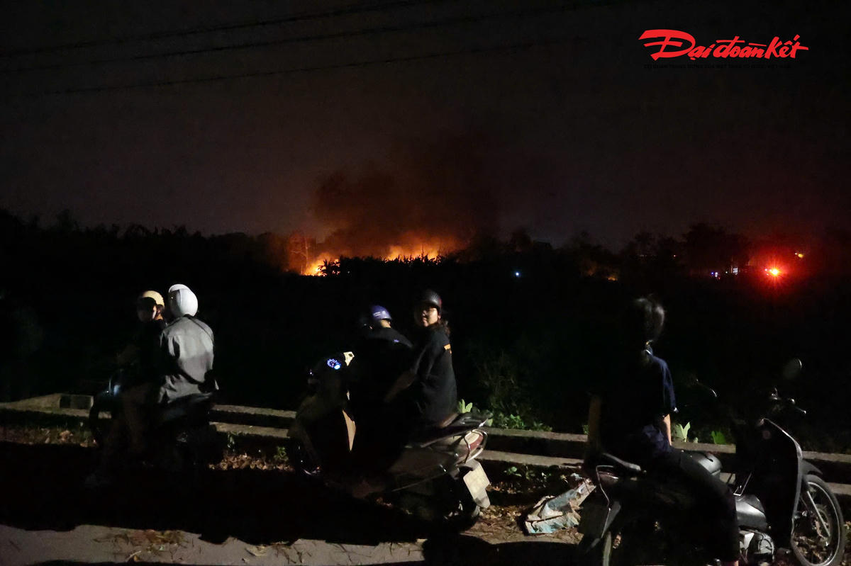 Khống chế kịp thời đám cháy tại kho xưởng chứa dầu thải ở Hà Nội