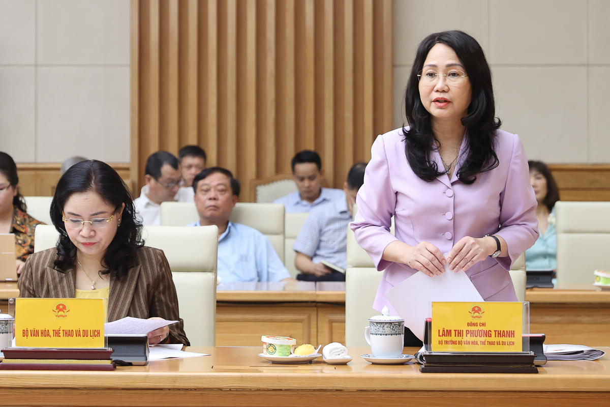 Bộ trưởng Bộ Văn hóa, Thể thao và Du lịch Lâm Thị Phương Thanh báo cáo tại cuộc họp - Ảnh: VGP/Nhật Bắc