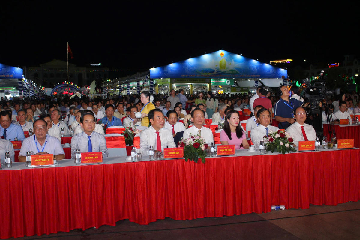 Đại biểu dự Lễ khai mạc. Ảnh: Nguyên Du