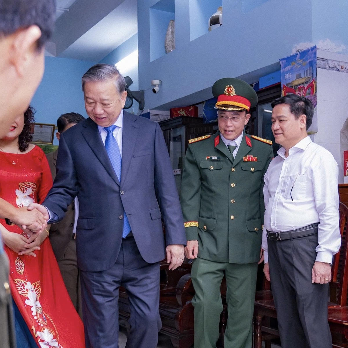 Tổng Bí thư, Chủ tịch nước thăm gia đình Mẹ Việt Nam Anh hùng tại phường Hòa Cường. Ảnh: Ngọc Nhã.