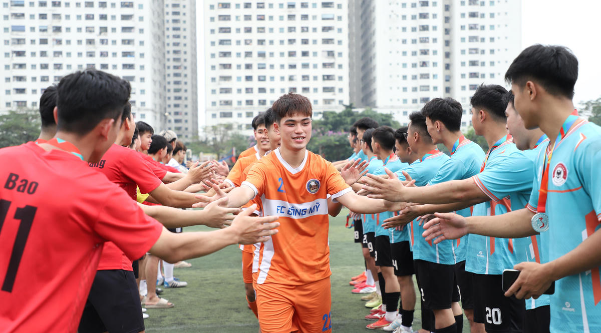 Ngày 25/4, tại sân bóng phường Hoàng Liệt (Hà Nội), Giải bóng đá Thanh niên Việt Nam – Cúp ASINA năm 2026 đã diễn ra lễ bế mạc và trao giải.