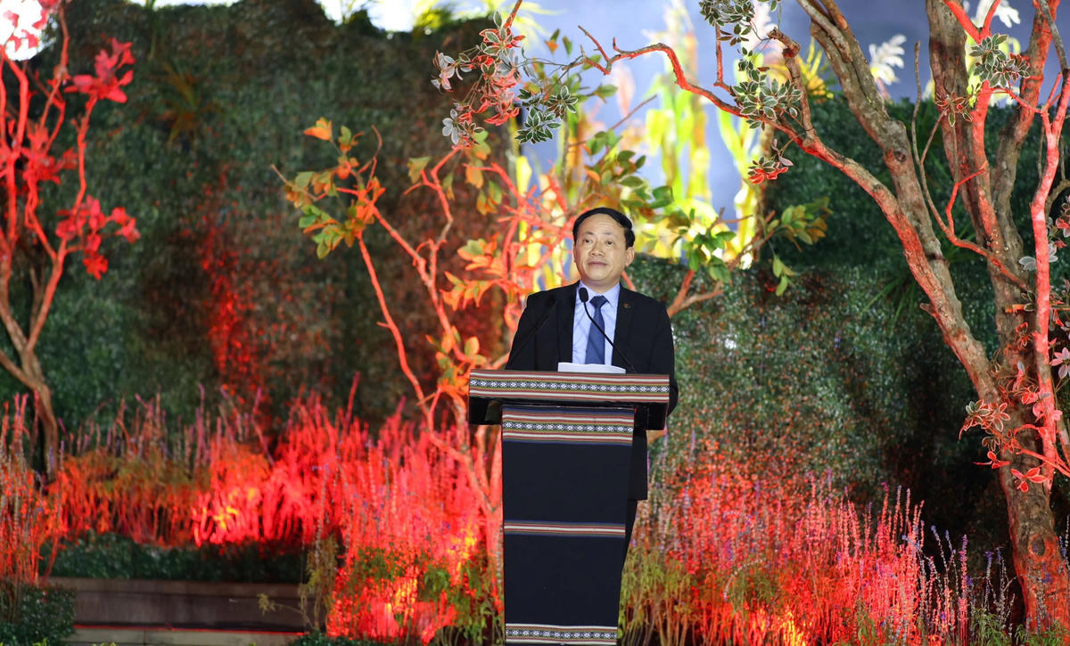 Ông Phạm Anh Tuấn, Chủ tịch UBND tỉnh Gia Lai phát biểu khai mạc chương trình nghệ thuật "Đại ngàn reo". Ảnh: Đình Sang.