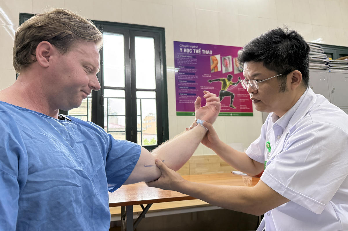 Chăm sóc, điều trị bệnh nhân người nước ngoài tại Bệnh viện Hữu nghị Việt Đức. 	