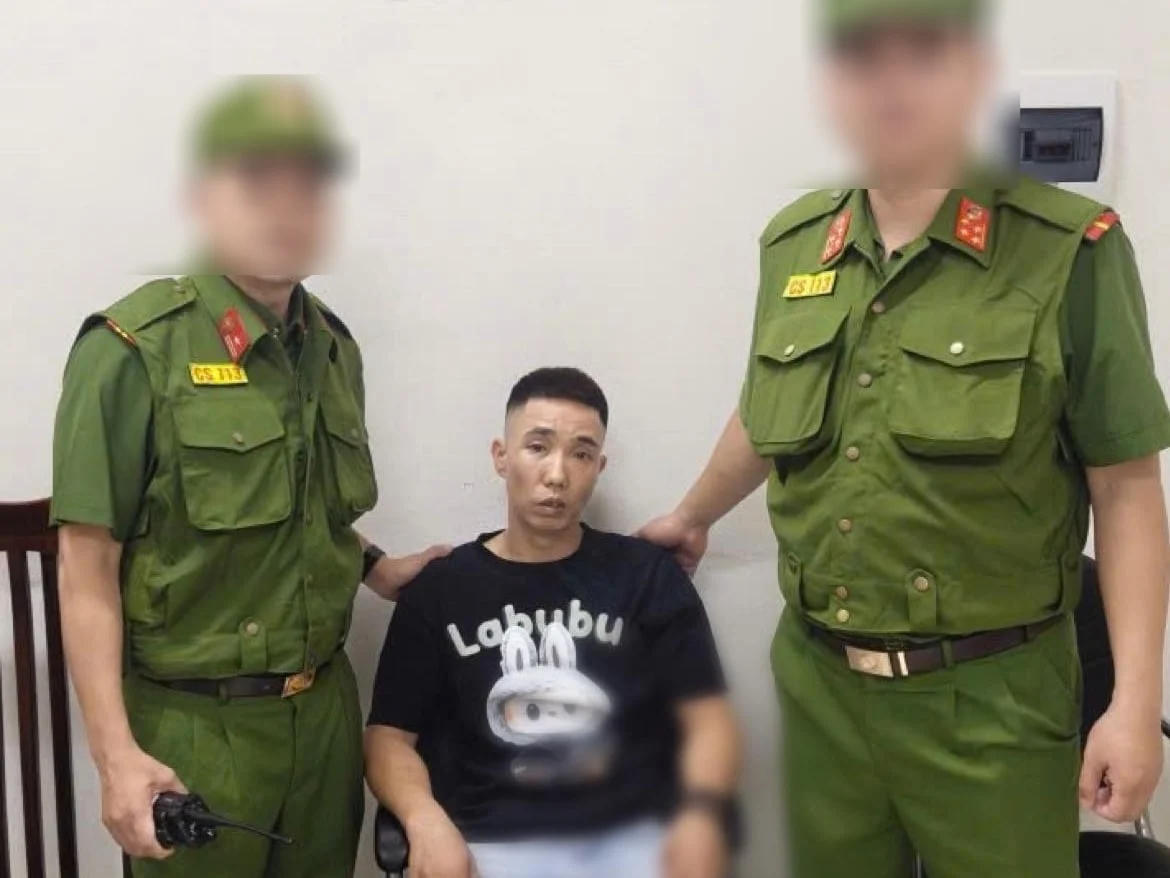 Đối tượng Hoàng Trọng Hùng, 38 tuổi, trú tại phường Thanh Liệt, Hà Nội tại cơ quan công an.&nbsp;