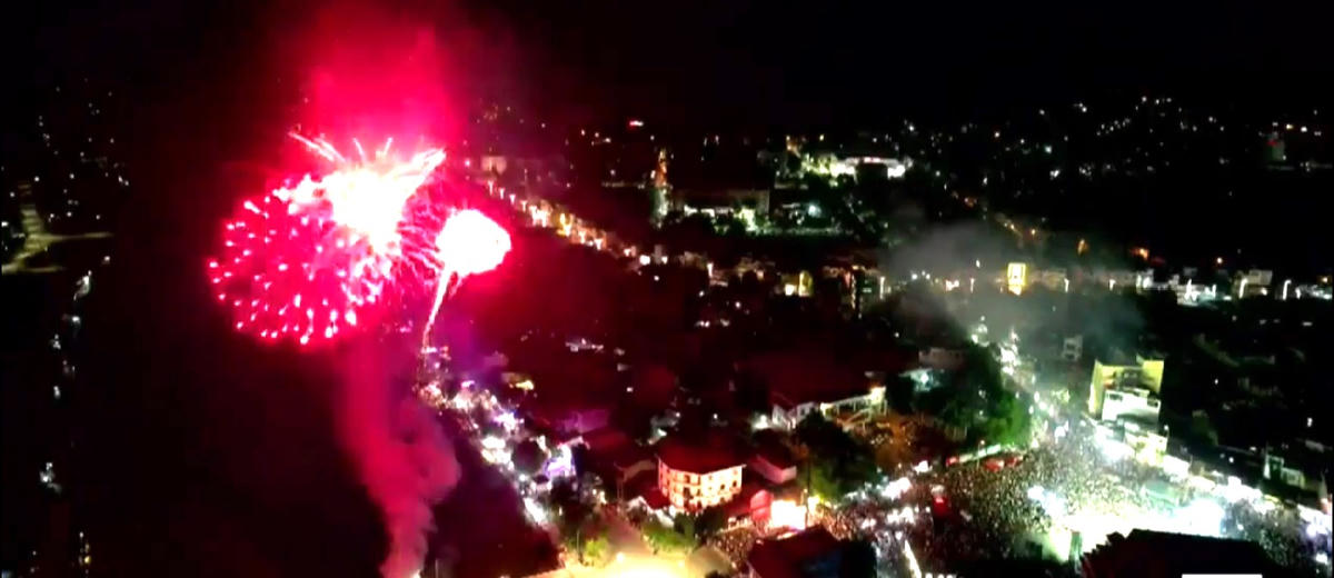 Màn pháo hoa khép lại sự kiện. Ảnh: Nguyễn Toán.