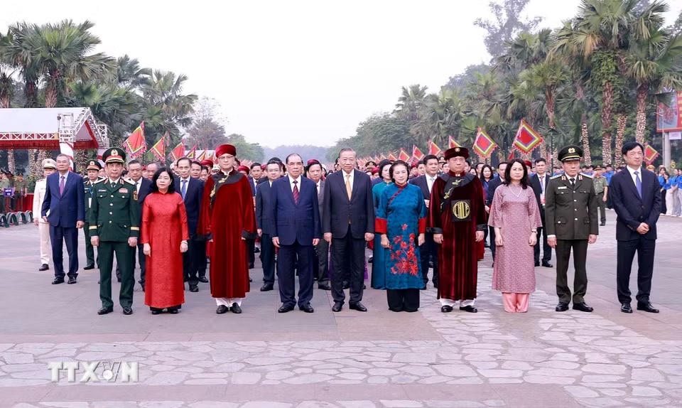 Tổng Bí thư, Chủ tịch nước Tô Lâm cùng đồng bào dâng hương tưởng niệm các Vua Hùng

