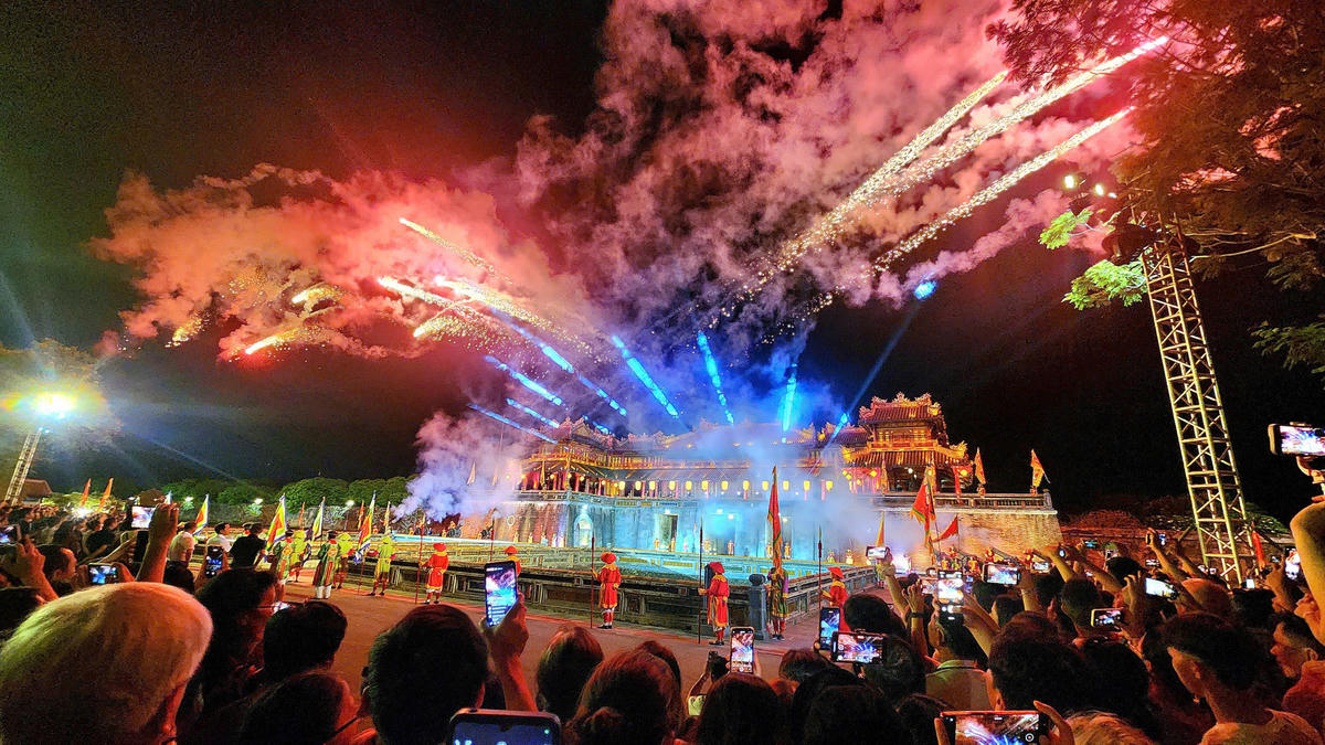 Theo đó, chương trình sẽ chính thức diễn ra vào lúc 20h từ ngày 25/4-28/4/2026 tại Đại Nội Huế. Đây là hoạt động điểm nhấn thuộc Lễ hội mùa Hạ “Kinh thành tỏa sáng”, đồng thời là chương trình phục vụ cộng đồng không thu vé vào cửa, tạo điều kiện để người dân và du khách dễ dàng tiếp cận, trải nghiệm di sản văn hóa.&nbsp;Ảnh: T.T.