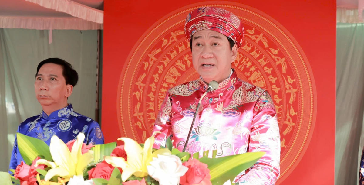 Ông Nguyễn Long Biên, Phó Chủ tịch UBND tỉnh Khánh Hòa, đọc diễn văn tưởng nhớ Vua Hùng tại buổi lễ.