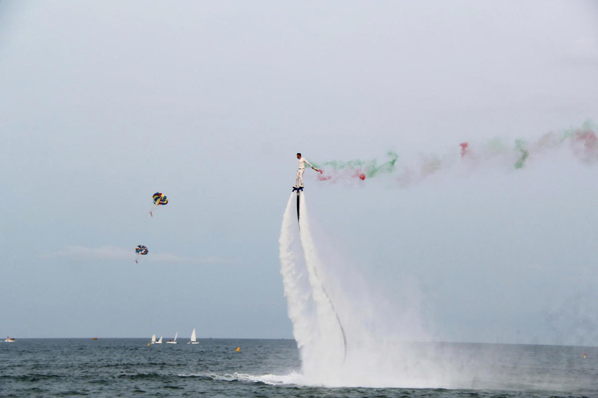 Đông đảo du khách đổ về mùa du lịch biển Đà Nẵng 2026