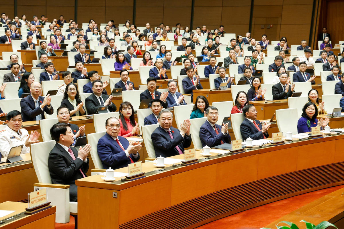 Các lãnh đạo, nguyên lãnh đạo Đảng, Nhà nước, MTTQ Việt Nam tham dự phiên bế mạc Kỳ họp thứ Nhất (Ảnh: Quang Vinh)