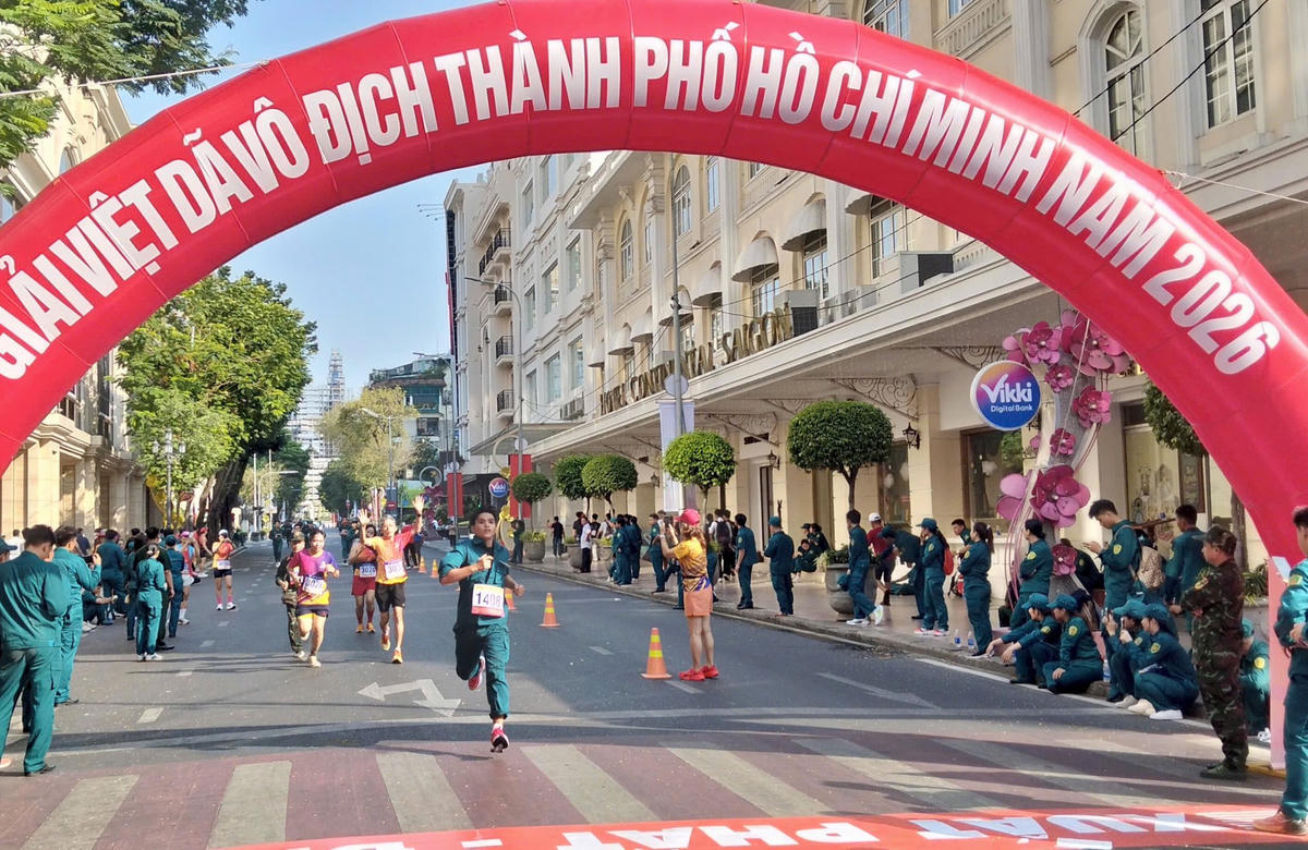 Các vận động viên tham gia chạy qua nhiều tuyến đường trung tâm TP Hồ Chí Minh. Ảnh: BTC.
