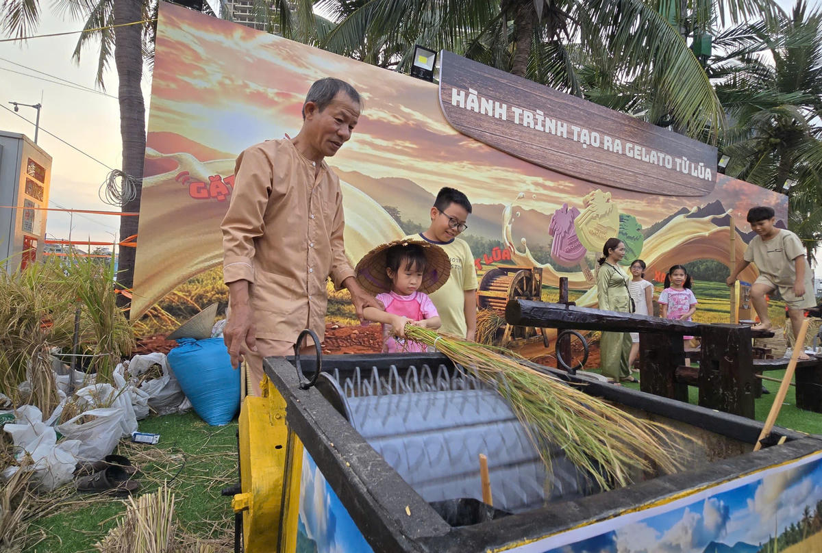 Đông đảo du khách đổ về mùa du lịch biển Đà Nẵng 2026