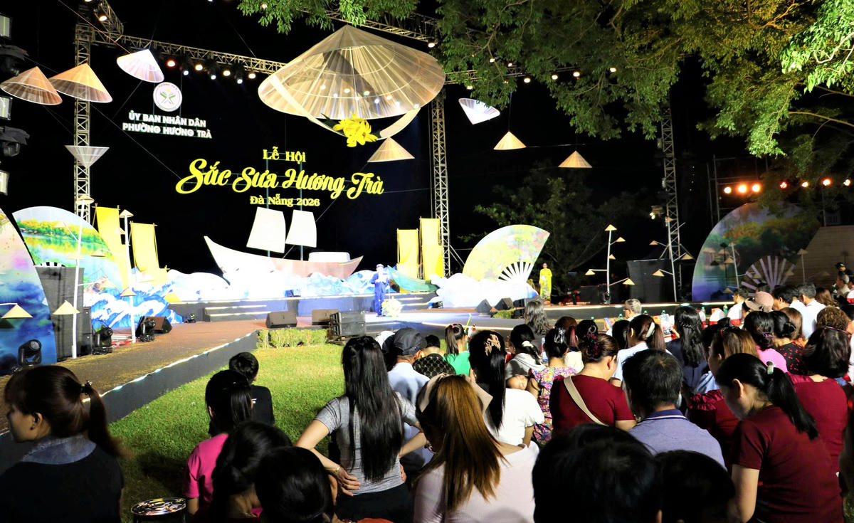 Lễ hội “Sắc sưa Hương Trà - Đà Nẵng năm 2026” kết hợp chương trình thời trang nghệ thuật “Hương Trà - Khúc giao hòa hương sắc”. Ảnh: Tấn Thành.