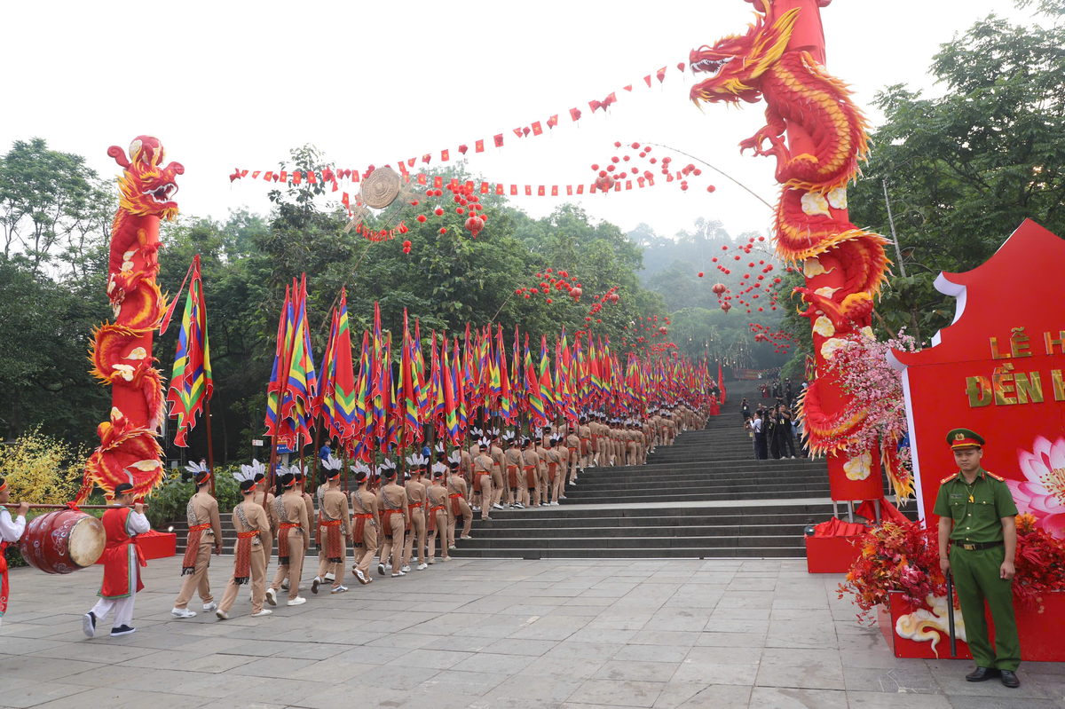 Tổng Bí thư, Chủ tịch nước Tô Lâm cùng đồng bào dâng hương tưởng niệm các Vua Hùng
