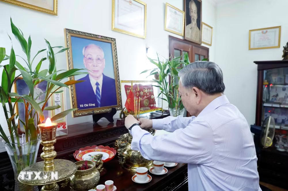 ttxvn-tong-bi-thu-chu-tich-nuoc-dang-tuong-tuong-nho-cac-dong-chi-lanh-dao-tien-boi-2604-5.jpg