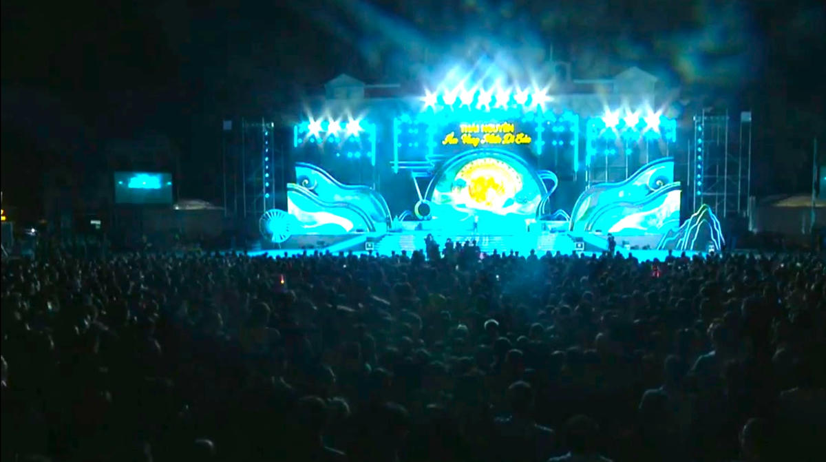 Chương trình đã thu hút được đông đảo người dân và du khách tham dự. Ảnh: Nguyễn Toán.