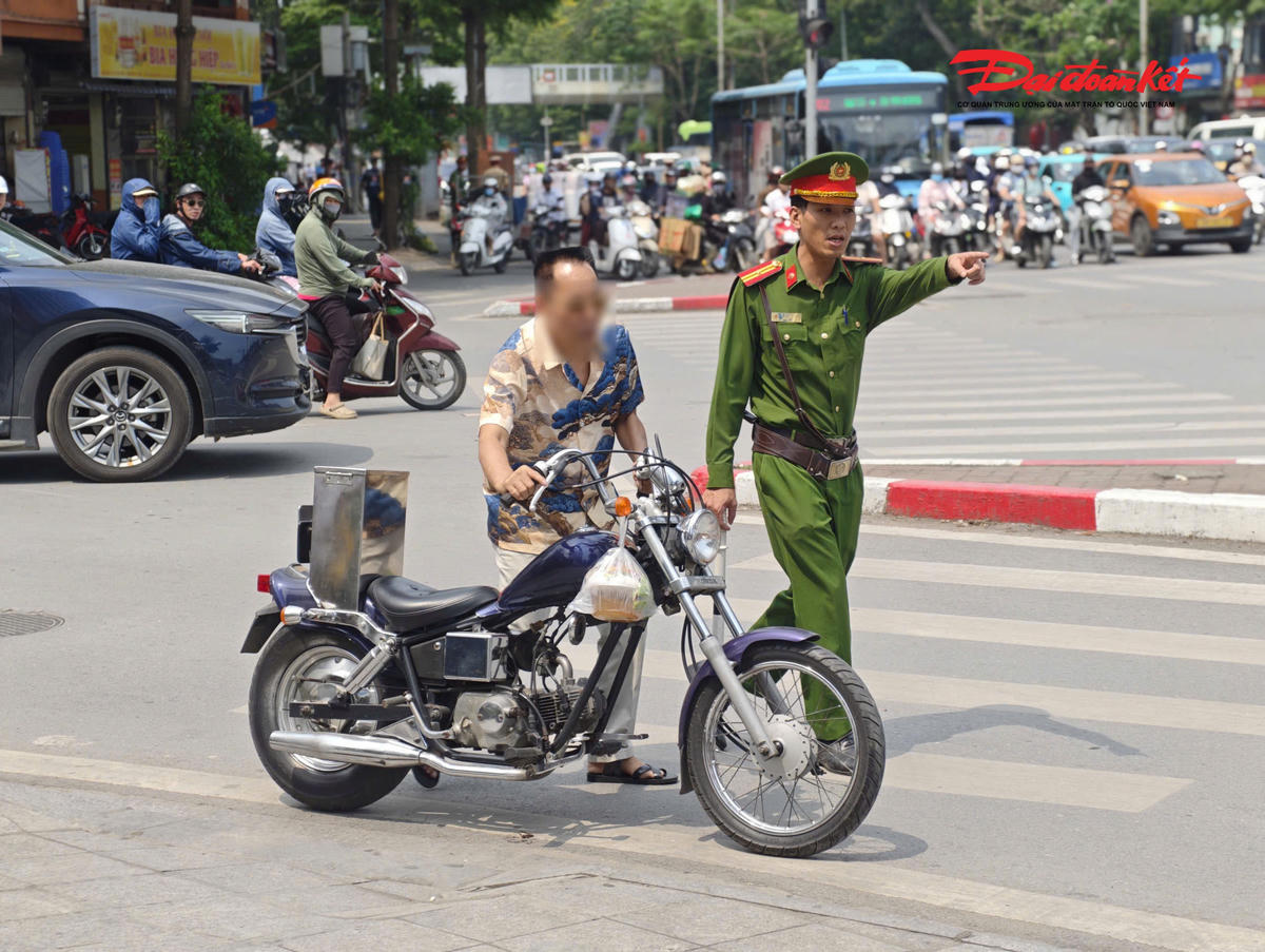 Trong hai ngày 25 và 26/4/2026, lực lượng CSGT đã phát hiện, xử lý 429 trường hợp vi phạm nồng độ cồn. Trong đó có 5 trường hợp điều khiển ô tô, 397 trường hợp điều khiển mô tô và 27 trường hợp phương tiện khác. Tổng số tiền xử phạt lên tới hơn 2,83 tỷ đồng.