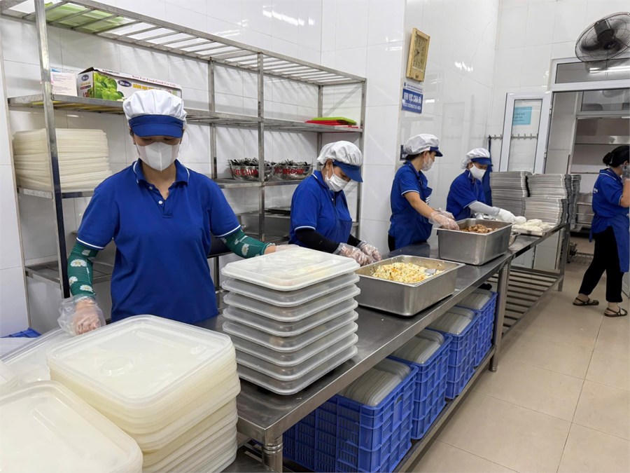 Bếp ăn của Trường Tiểu học Nguyễn Tri Phương (phường Hồng Bàng). Ảnh: TS.&nbsp;