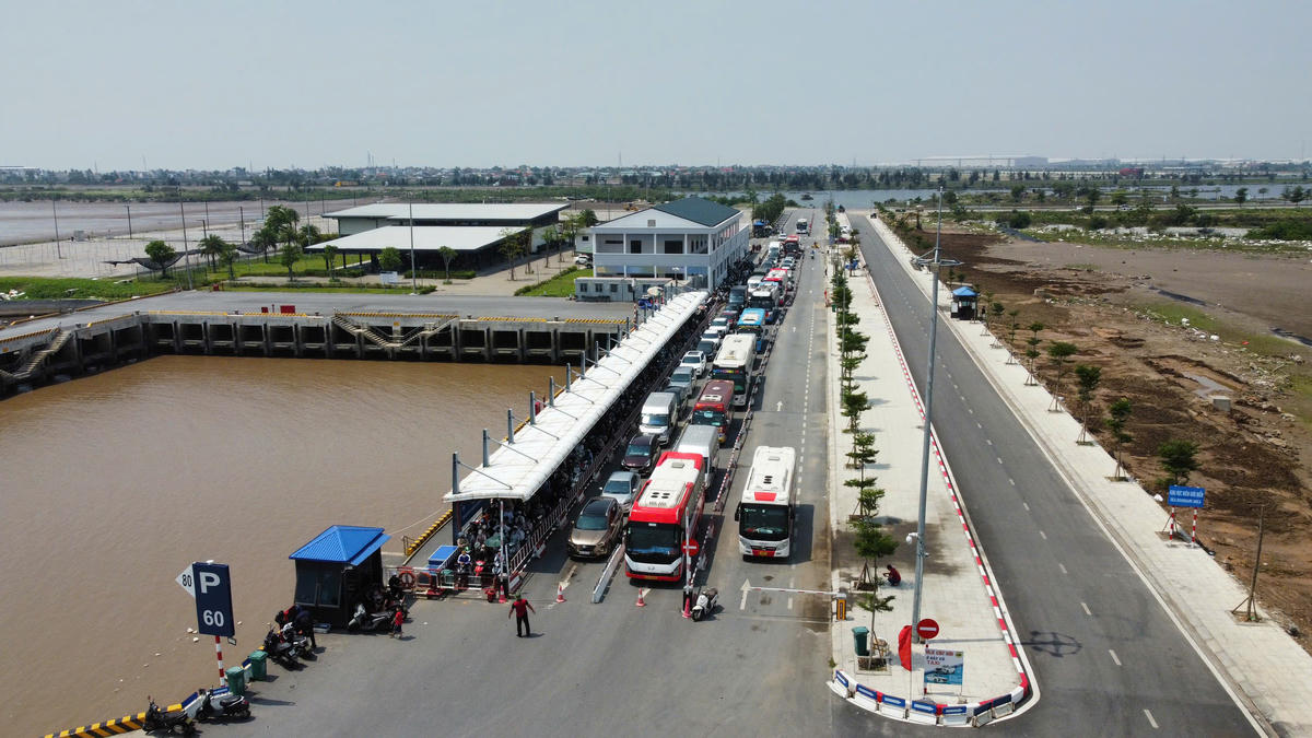 Bến phà Đồng Bài – Cái Viềng không xảy ra tình trạng ùn tắc trong dịp nghỉ lễ Giỗ Tổ. Ảnh: PT.&nbsp;