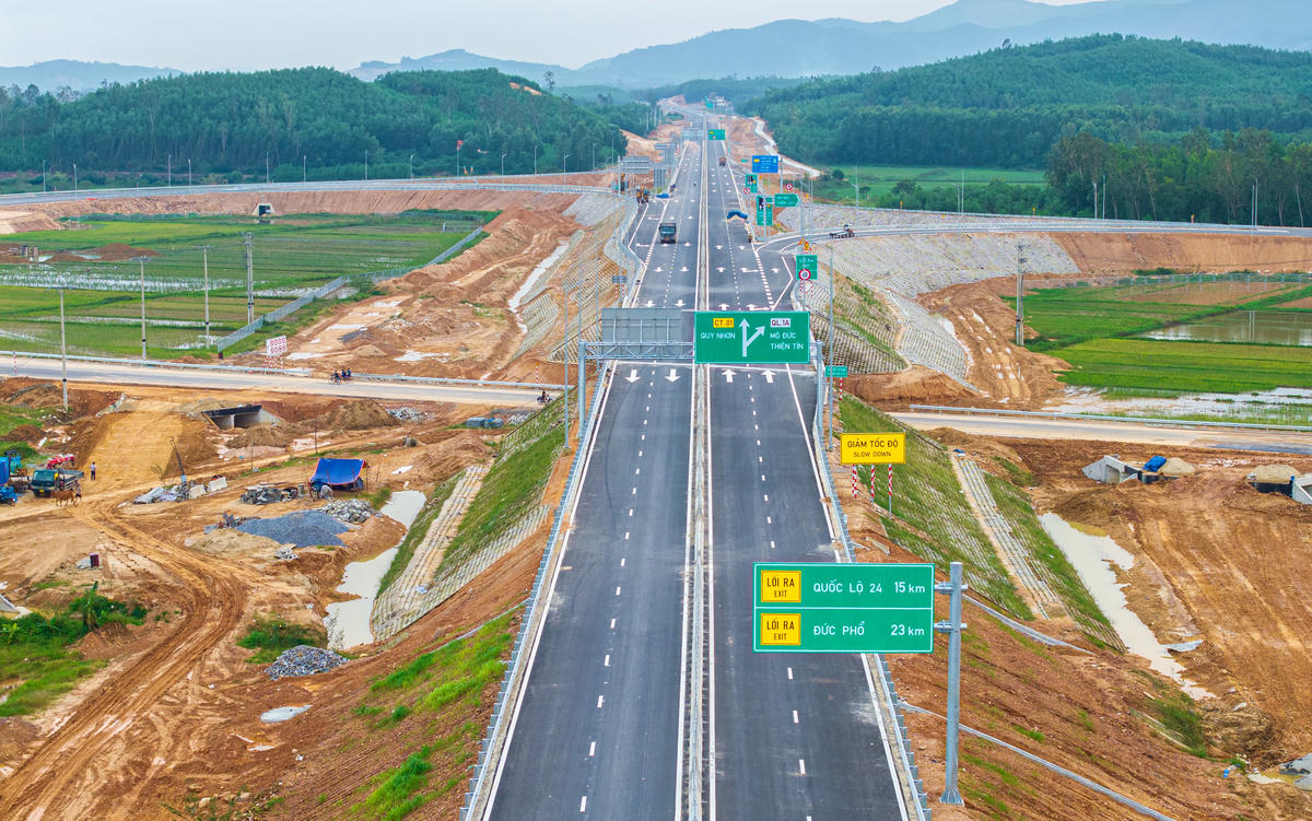 Một góc tuyến cao tốc Quảng Ngãi - Hoài Nhơn. Ảnh: CV.