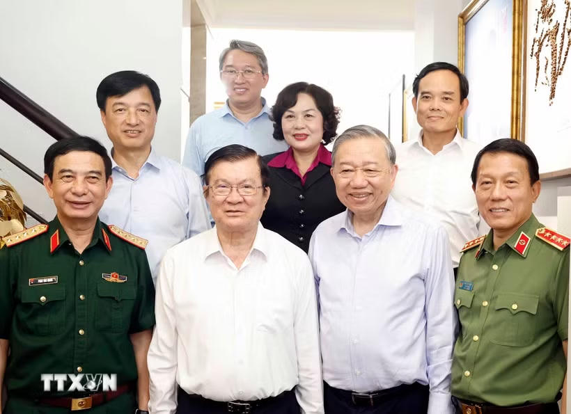 Tổng Bí thư, Chủ tịch nước Tô Lâm cùng Đoàn công tác Trung ương đến thăm nguyên Chủ tịch nước Trương Tấn Sang. (Ảnh: Thống Nhất/TTXVN).