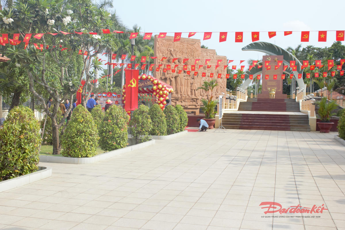 TP Hồ Chí Minh: Khu tưởng niệm Vườn Cau Đỏ thu hút giới trẻ dịp lễ 30/4