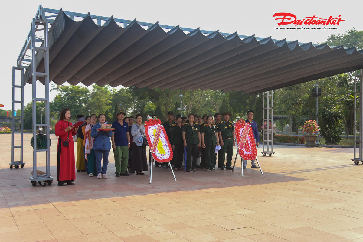 Đông đảo du khách đến Quảng Trị dịp nghỉ lễ Giỗ Tổ Hùng Vương