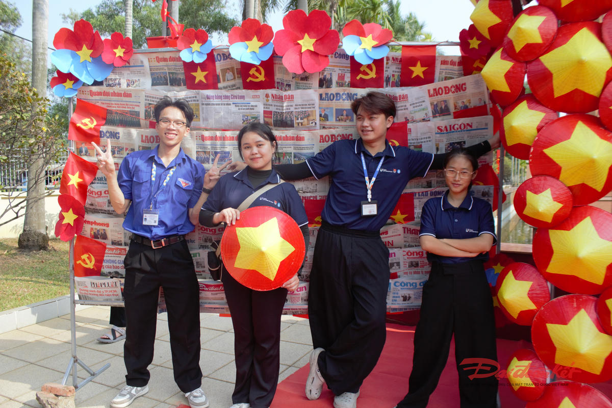 TP Hồ Chí Minh: Khu tưởng niệm Vườn Cau Đỏ thu hút giới trẻ dịp lễ 30/4