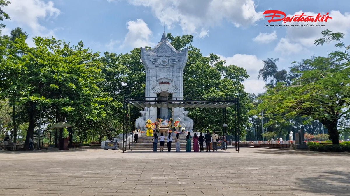 Đông đảo du khách đến Quảng Trị dịp nghỉ lễ Giỗ Tổ Hùng Vương