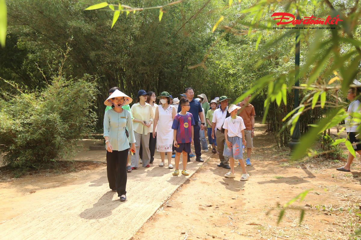 Đông đảo du khách đến Quảng Trị dịp nghỉ lễ Giỗ Tổ Hùng Vương