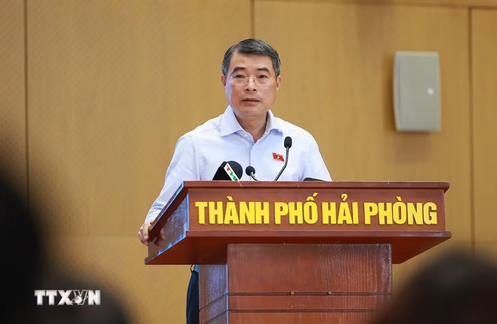 ttxvn-thu-tuong-le-minh-hung-tiep-xuc-cu-tri-thanh-pho-hai-phong-2804-5.jpg