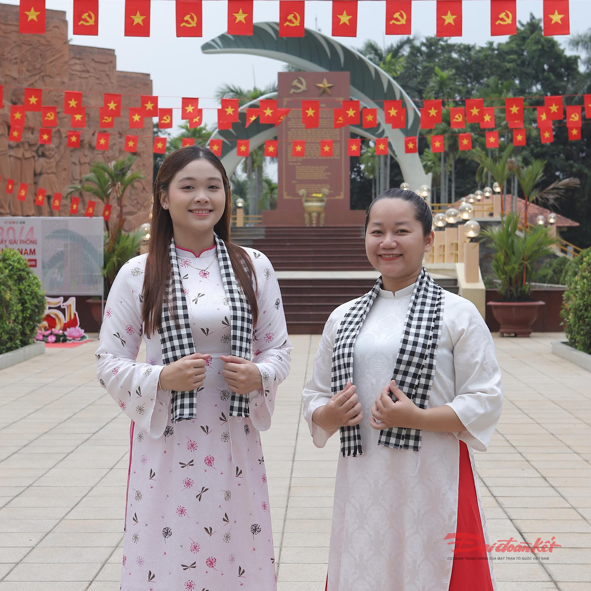 Địa chỉ đỏ Vườn Cau Đỏ đón hàng ngàn du khách, nhất là giới trẻ "về nguồn" tìm hiểu lịch sử văn hóa khu di tích cách mạng. Ảnh: M.C.