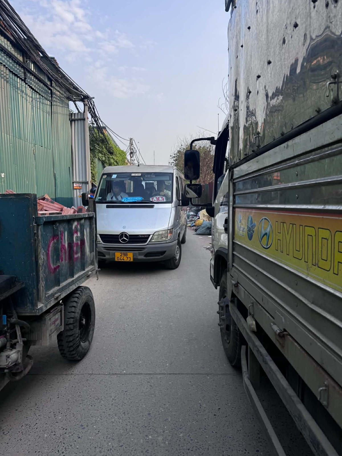 Hà Nội: Người dân phường Thanh Liệt khổ sở vì rác thải sinh hoạt "ngập tràn" đường giao thông 